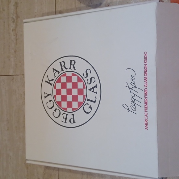 Peggy Karr Glass New Fused Glass 8" Pine Cones & Holly Plate - Picture 2 of 8